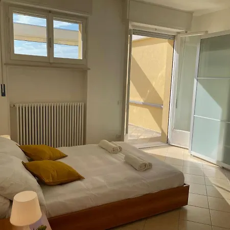 Apartment Historic Center Penthouse 6 Minutes From The Station