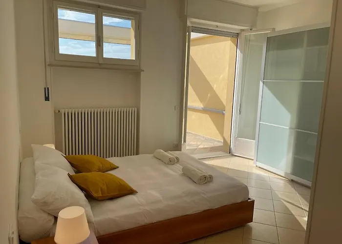 Lägenhet Historic Center Penthouse 6 Minutes From The Station