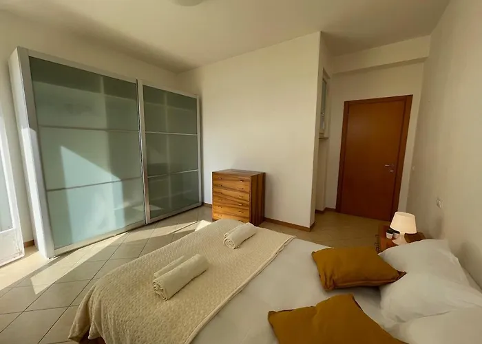 Historic Center Penthouse 6 Minutes From The Station Lägenhet *